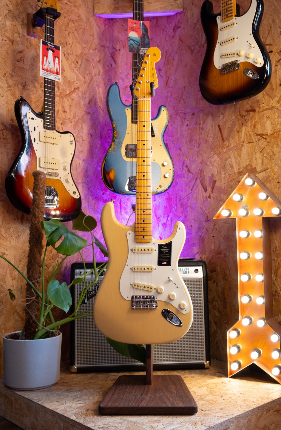 Fender American Vintage II '57 Stratocaster, Vintage Blonde