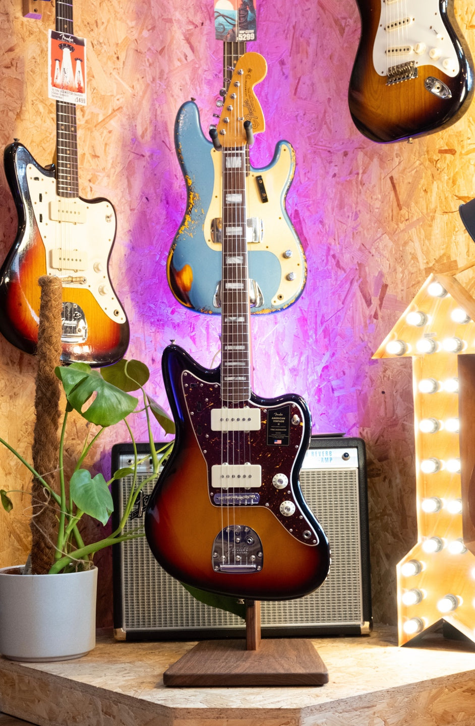 Fender American Vintage II '66 Jazzmaster, 3 Colour Sunburst