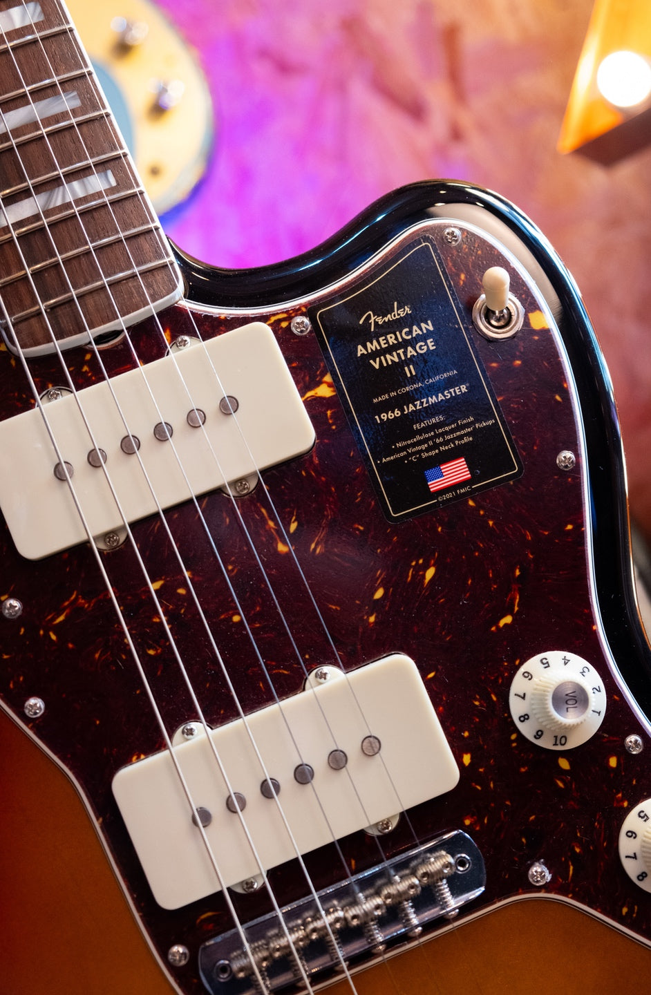 Fender American Vintage II '66 Jazzmaster, 3 Colour Sunburst