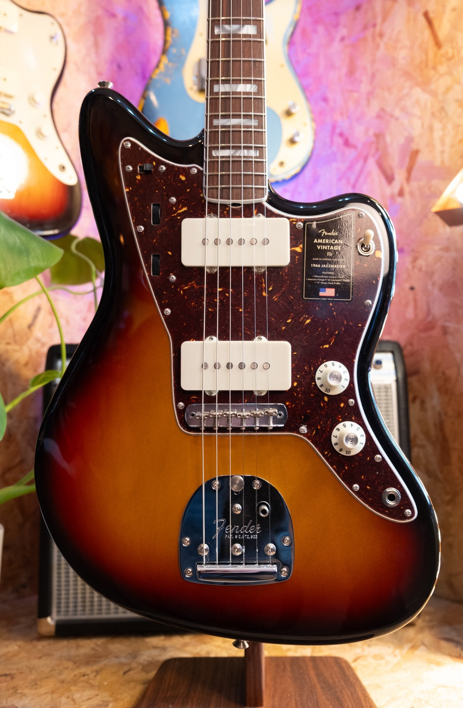 Fender American Vintage II '66 Jazzmaster, 3 Colour Sunburst