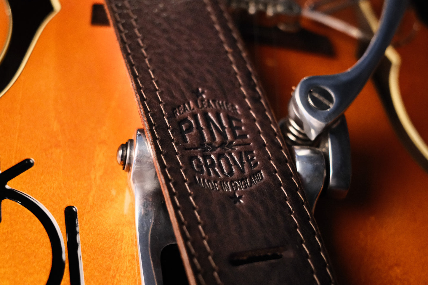 Pinegrove Leather GS41 Standard Guitar Strap Brown