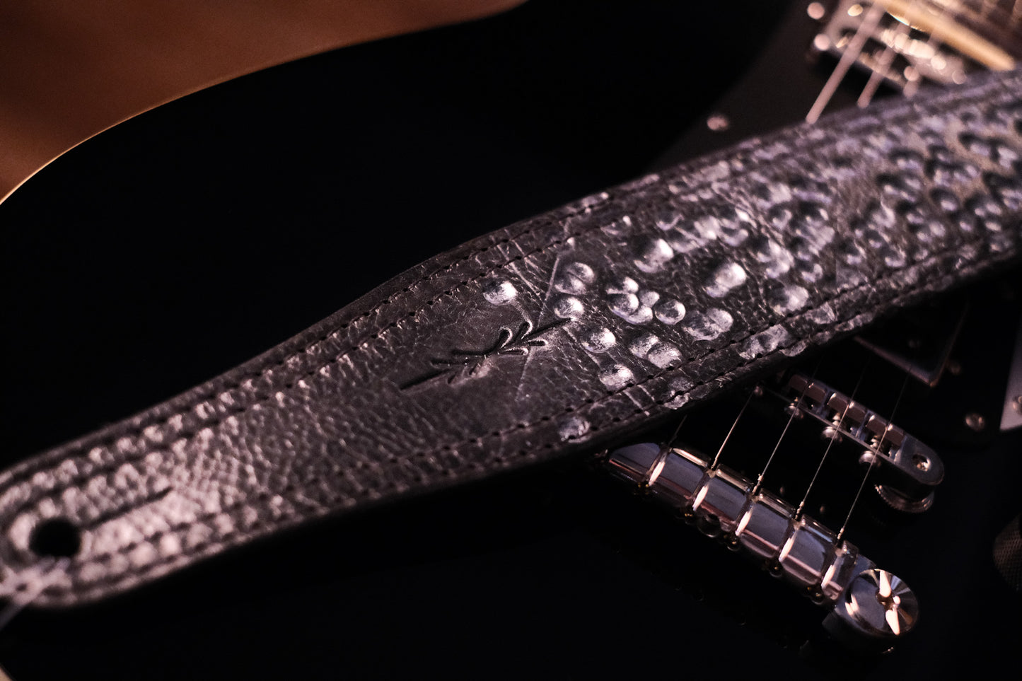 Pinegrove Leather GS41 Standard Meteor Guitar Strap Silver