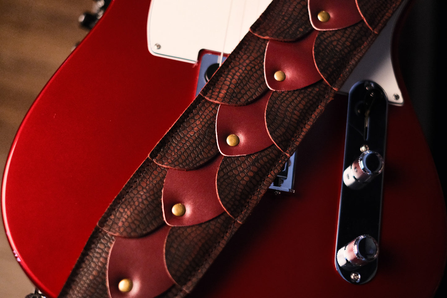 Pinegrove Leather GS92 Dragon Skin Guitar Strap Wine Red