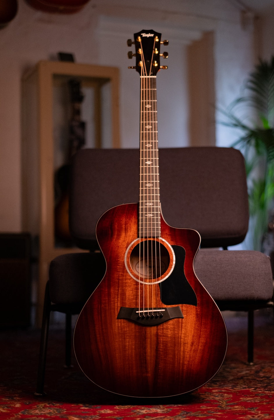 Taylor 222ce-K DLX Hawaiian Koa Grand Concert