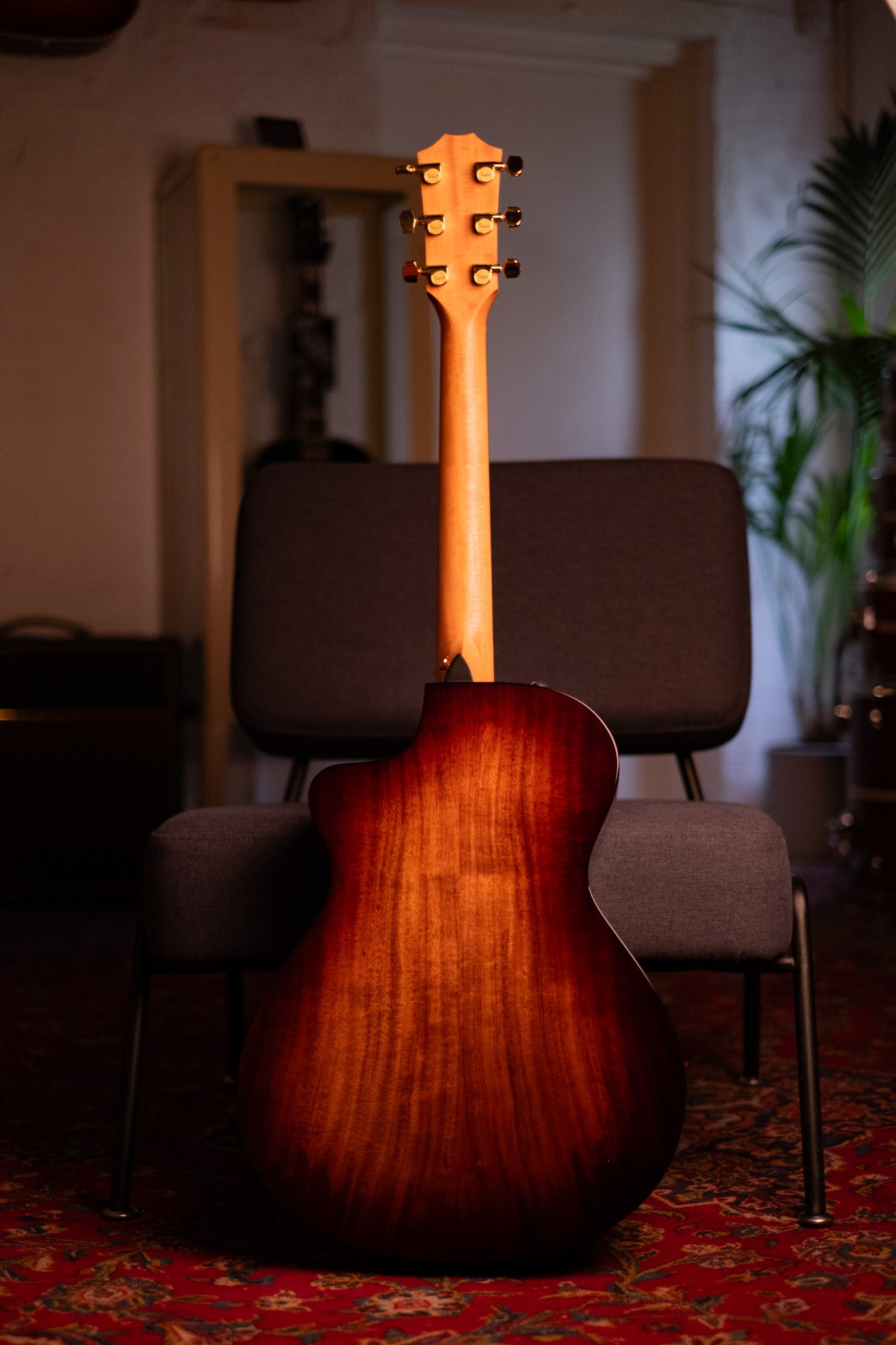 Taylor 222ce-K DLX Hawaiian Koa Grand Concert