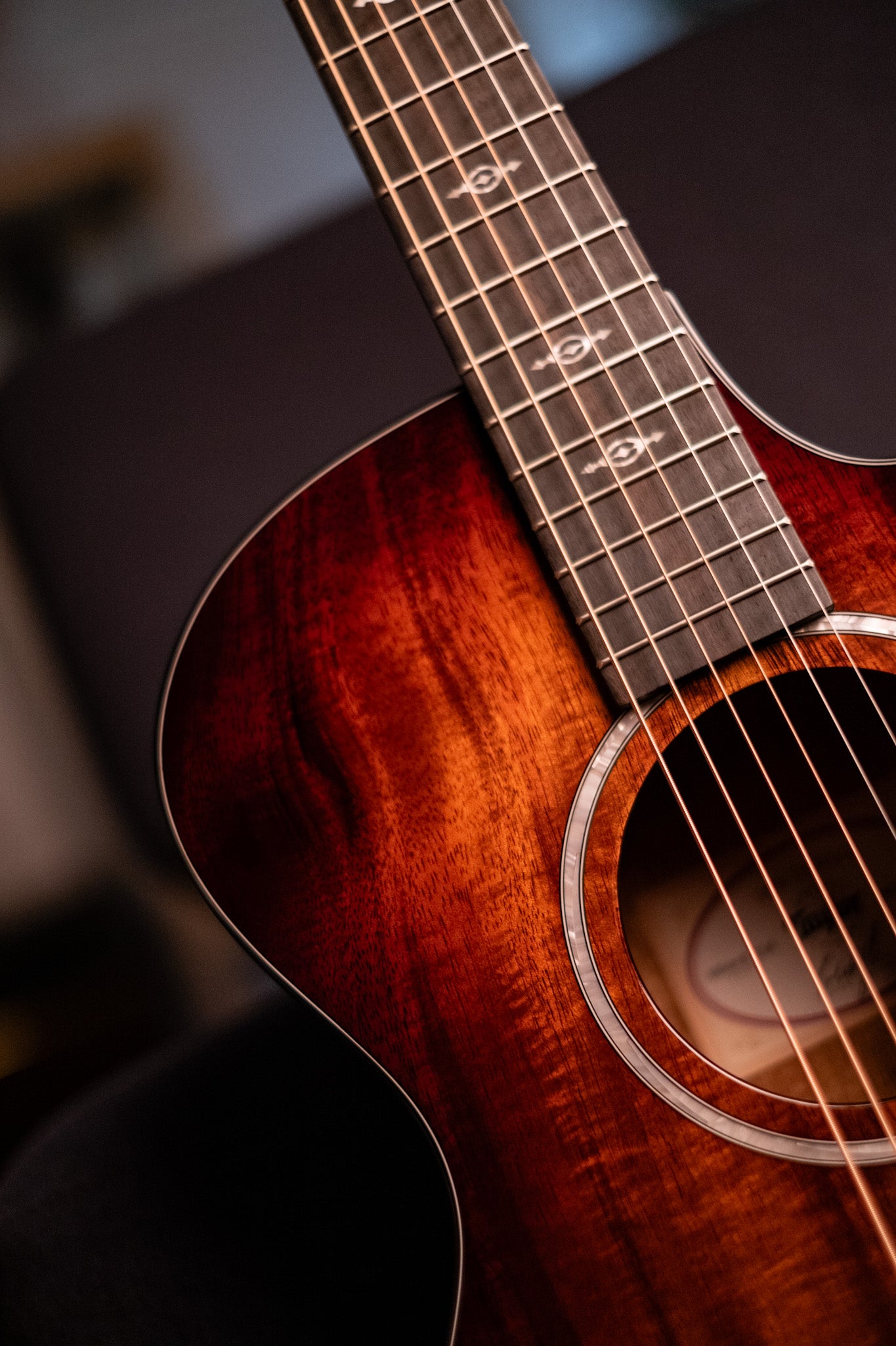 Taylor 222ce-K DLX Hawaiian Koa Grand Concert