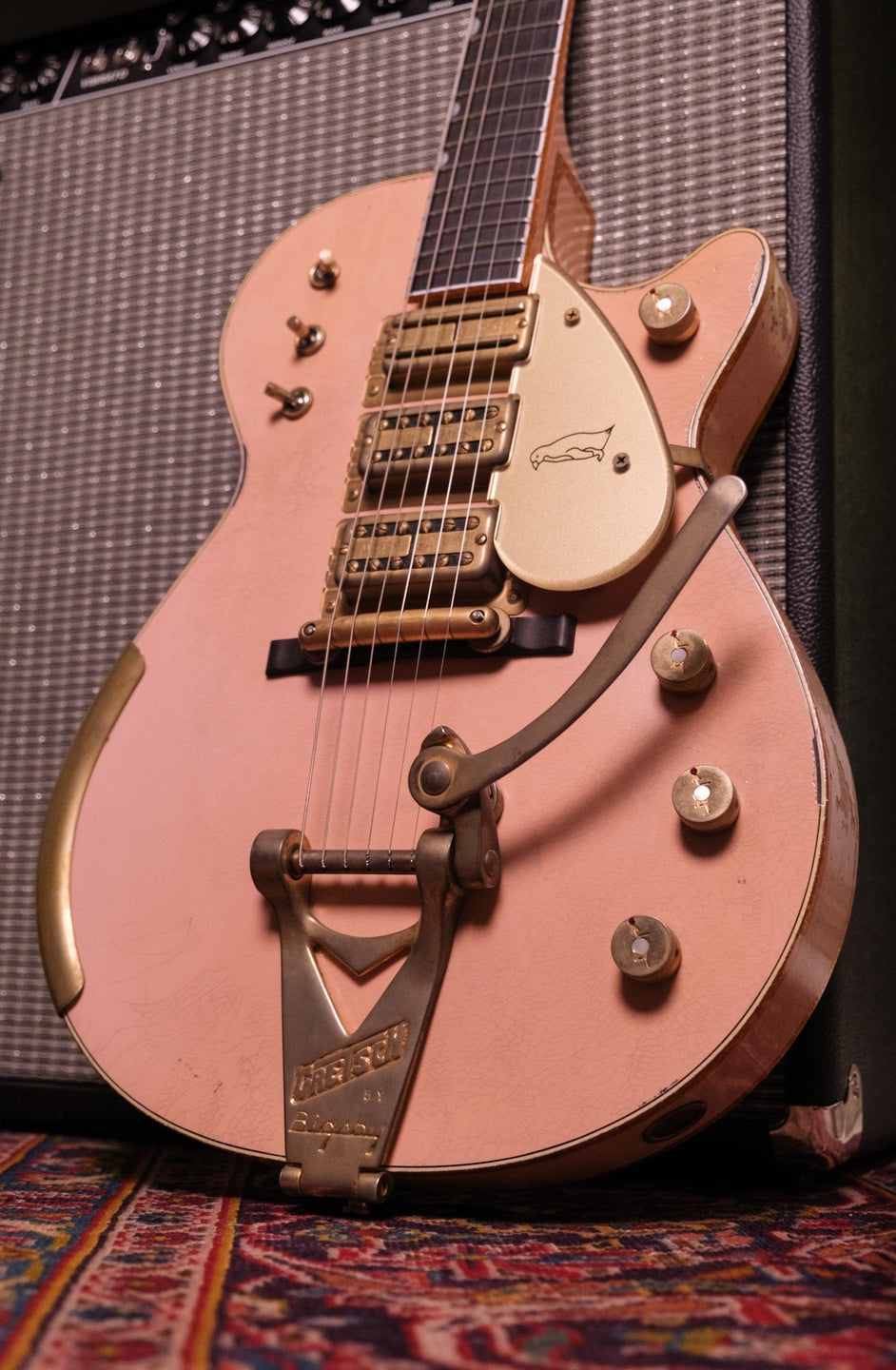 Pink gretsch outlet guitar